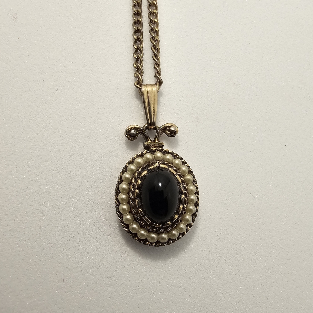 Vintage Avon Gold and Black Pendant Necklace